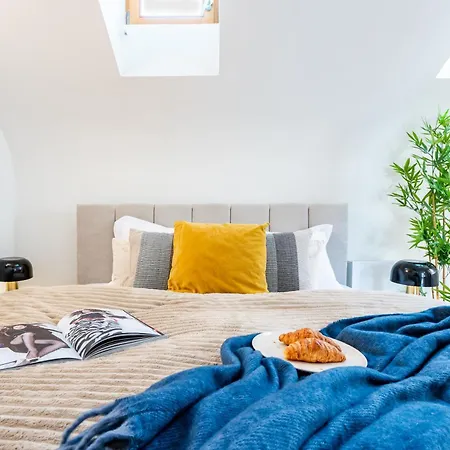 Days Apartment